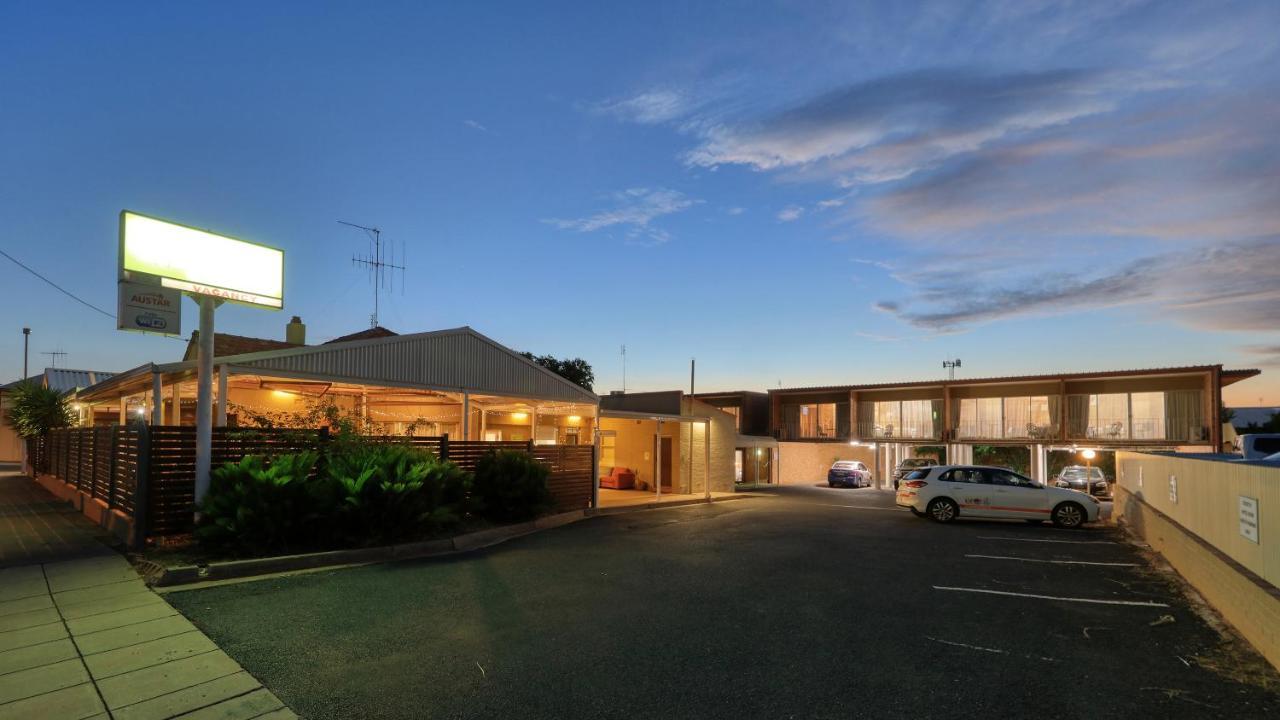 Court Street Motel Parkes Ngoại thất bức ảnh